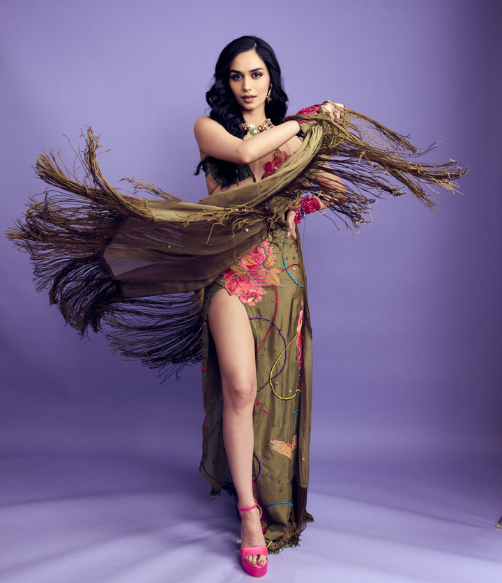 Manushi Chhillar in Mehbooba Set