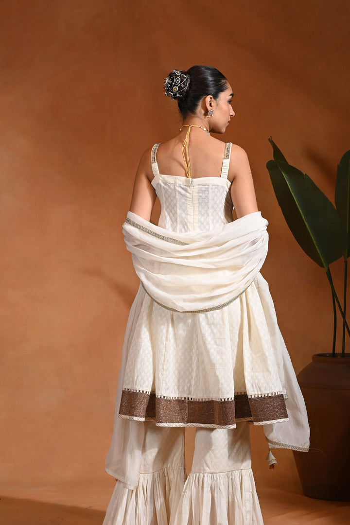 Iraa Ivory Set