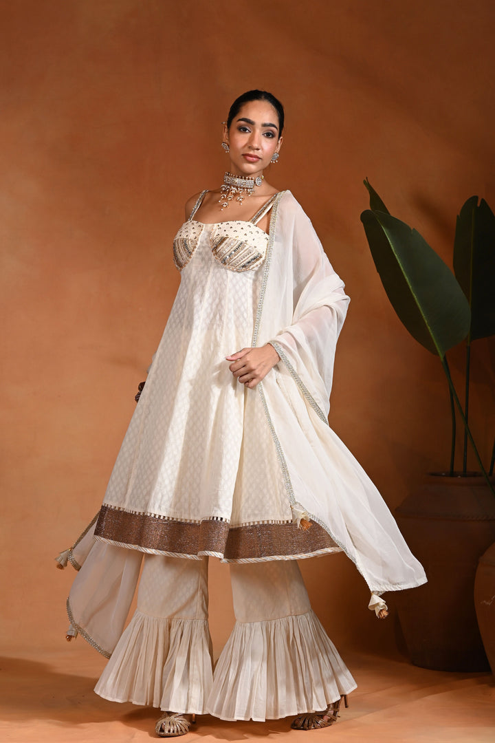 Iraa Ivory Set