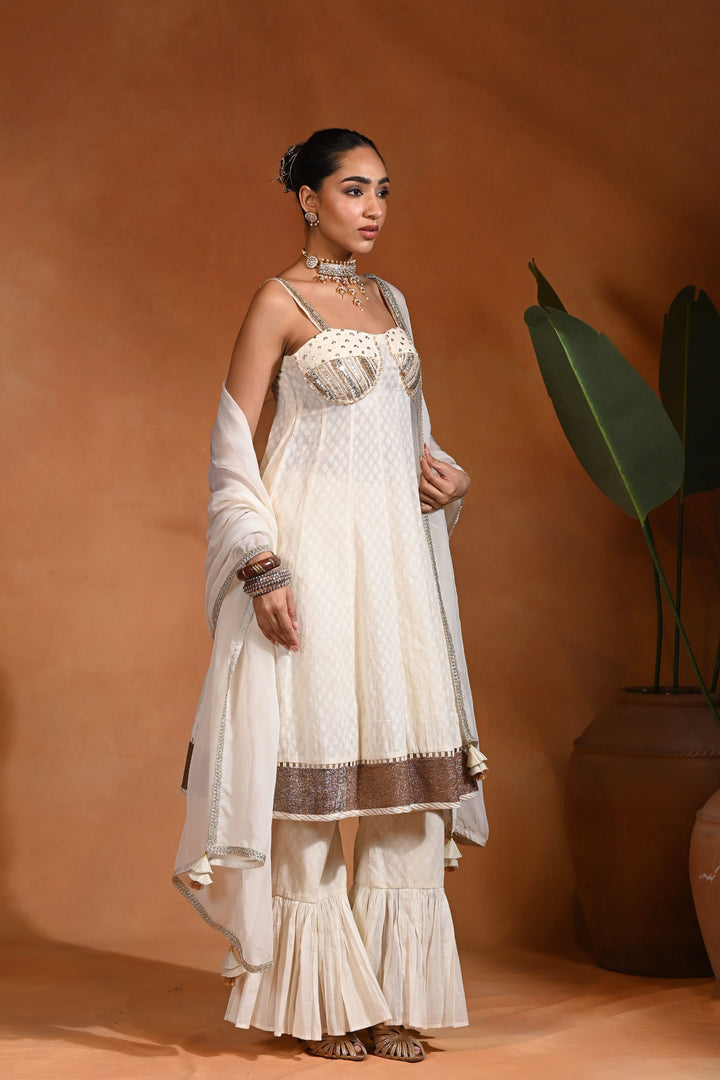 Iraa Ivory Set