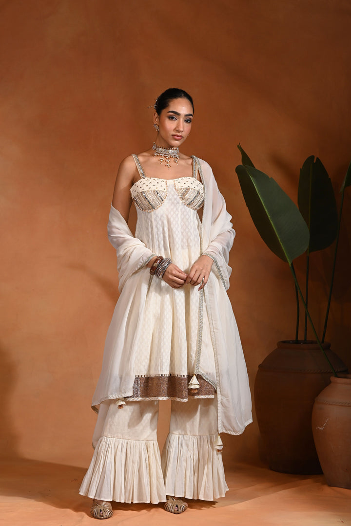 Iraa Ivory Set