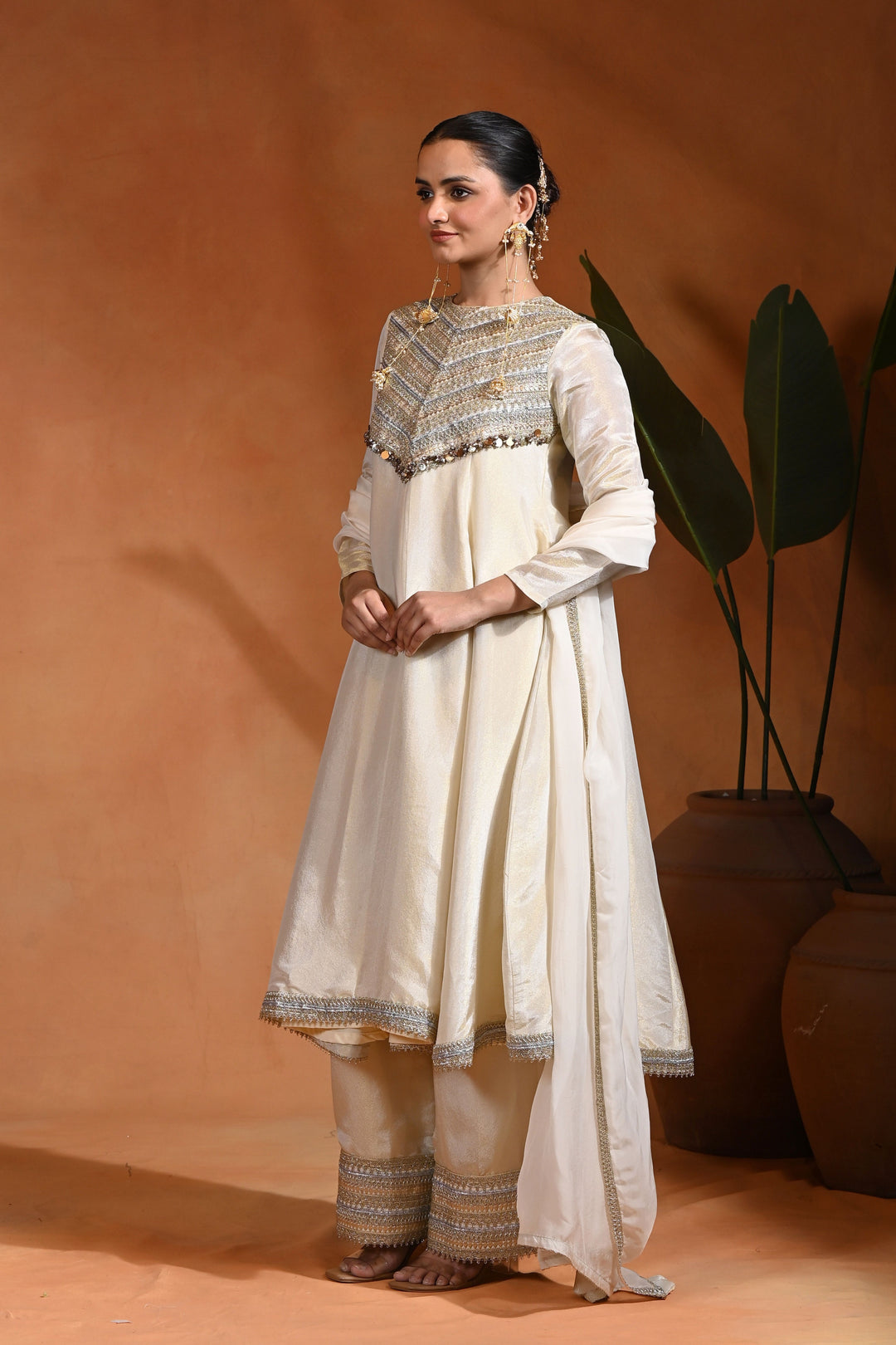 Ivory L04
