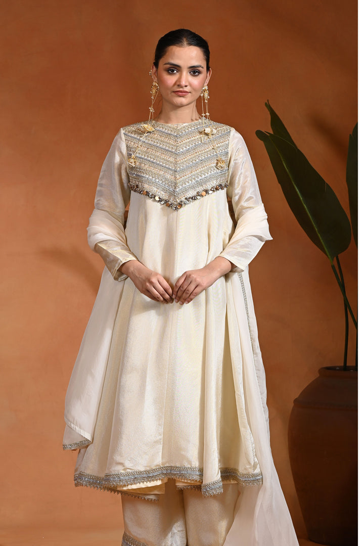 Ivory L04