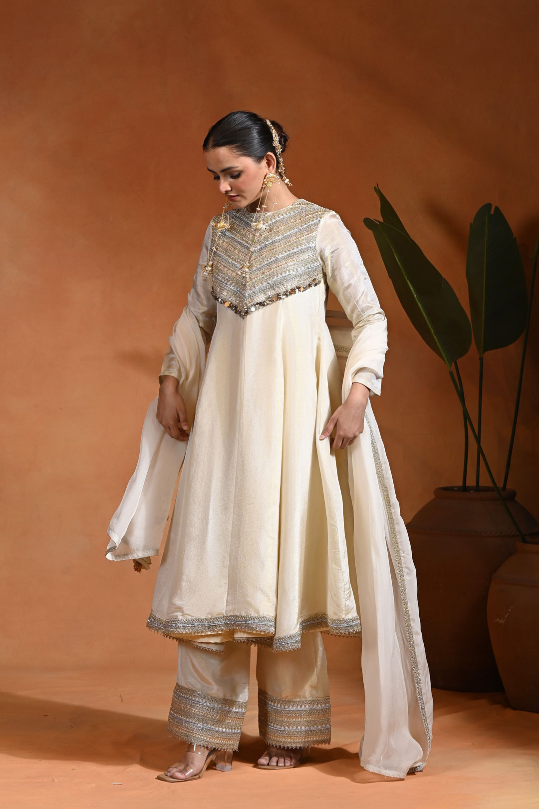 Ivory L04