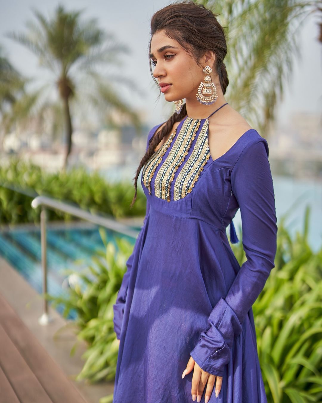 krithi shetty blue dress Krithi Shetty is absolutely stunning in that beautiful blue dress! The way it complements her radiant personality is nothing short of magical. Her elegance & charm truly light up the day!